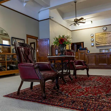 Gardner Hotel & Hostel